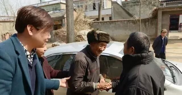 赡养|农村出现的“轮替赡养”现象，老人怎么看，全是无奈