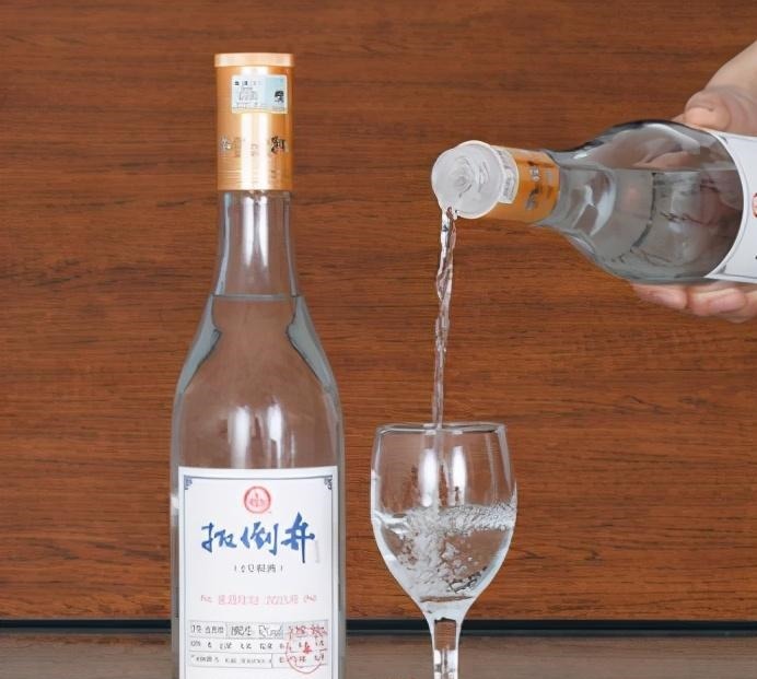 领导|你奇怪吗中国几种“尴尬酒”40多年不温不火,当地领导都在喝