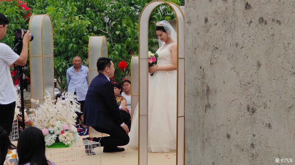 干干净净|老家兄弟结婚，大汉来当录像车！