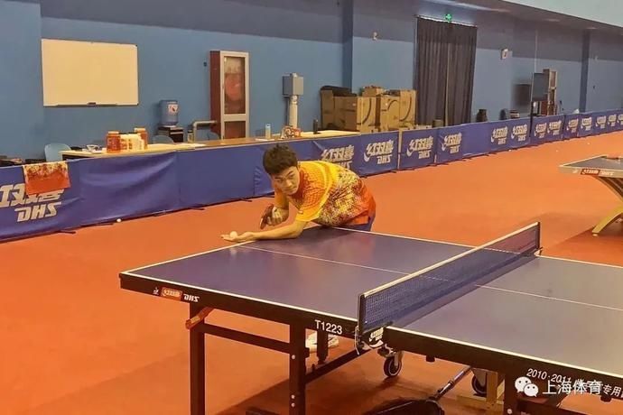 训练|在反复练习中磨练 乒羽健儿是这样经受“烤”验的