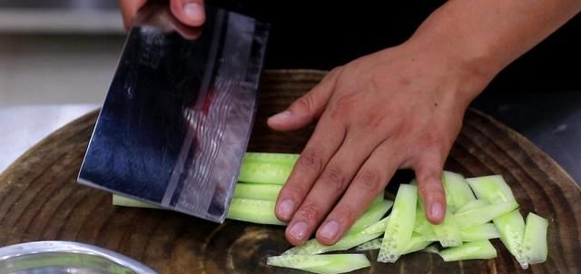  减肥餐|清脆爽口的家常小炒，多吃不长肉，2分钟炒一盘的减肥餐