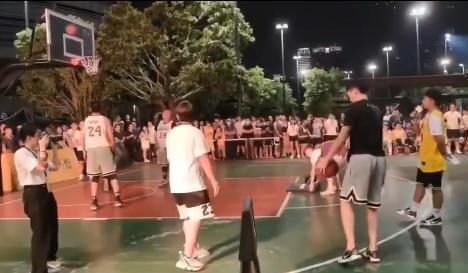 球迷|5中0！胡明轩现身野球场尴尬一幕，球迷：超级高水平？