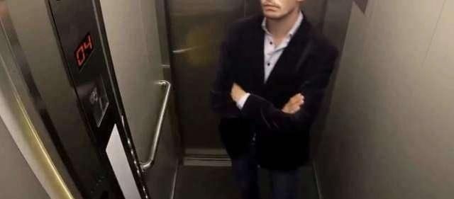  瞬间|电梯下坠，落地瞬间用力往上跳真能救命？看实验！