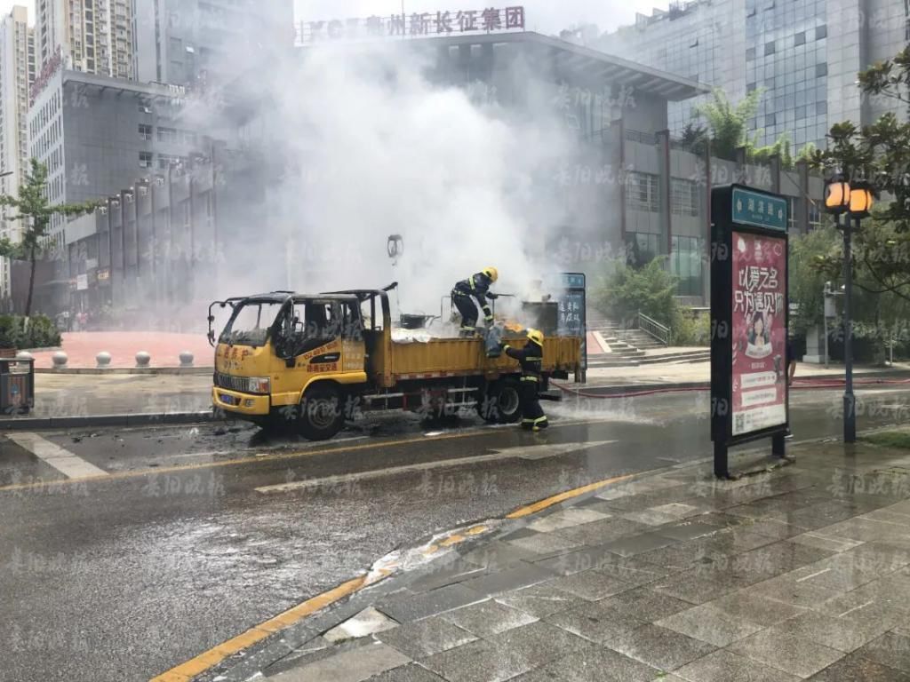  车辆|突发！阳关大道一车辆起火，车上有6个煤气罐！