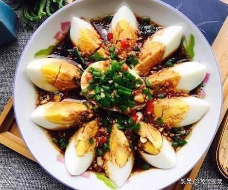  豆苗|美食精选：蒜蓉开背虾，豆苗蘑菇汤，红烧萝卜，凉拌鸡蛋的做法