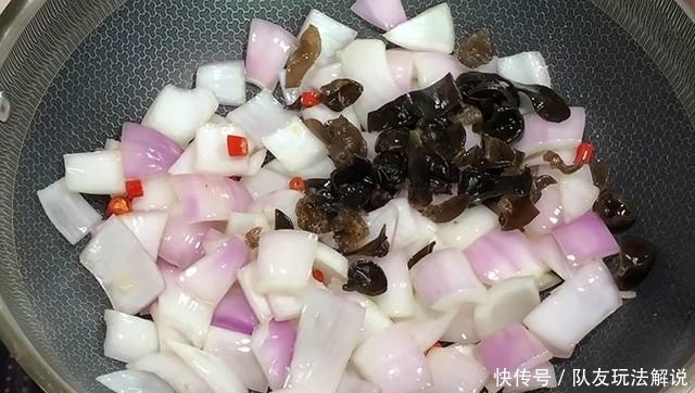  隔三差五|洋葱和它一起炒，隔三差五做一次，营养丰富，减脂又下饭