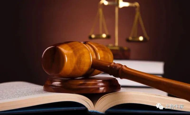  还要|公交车上让座只是礼貌和道德之举，老人扇耳光后猝死，为何挨打者还要赔偿！