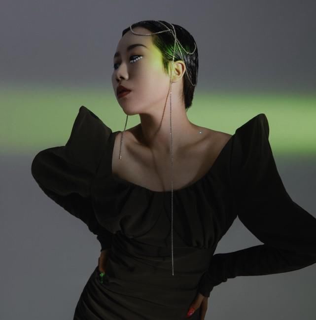  大杂烩|《乐队的夏天》成大杂烩，摇滚与偶像、相声的融合，果然不合适！