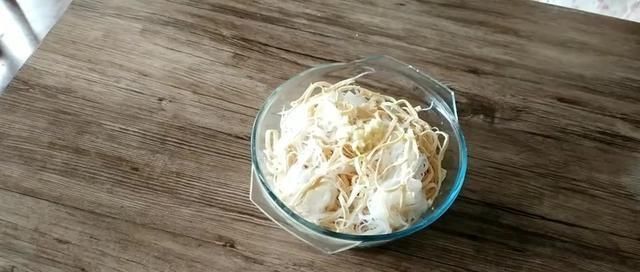 豆腐皮|萝卜新的吃法,不炒,不做馅,加些粉丝和豆腐皮,清爽解腻