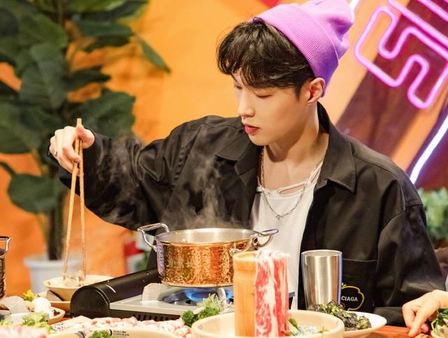  街舞|《街舞3》王一博送鞋，价格昂贵绿到发光，还意外剧透了战队成员