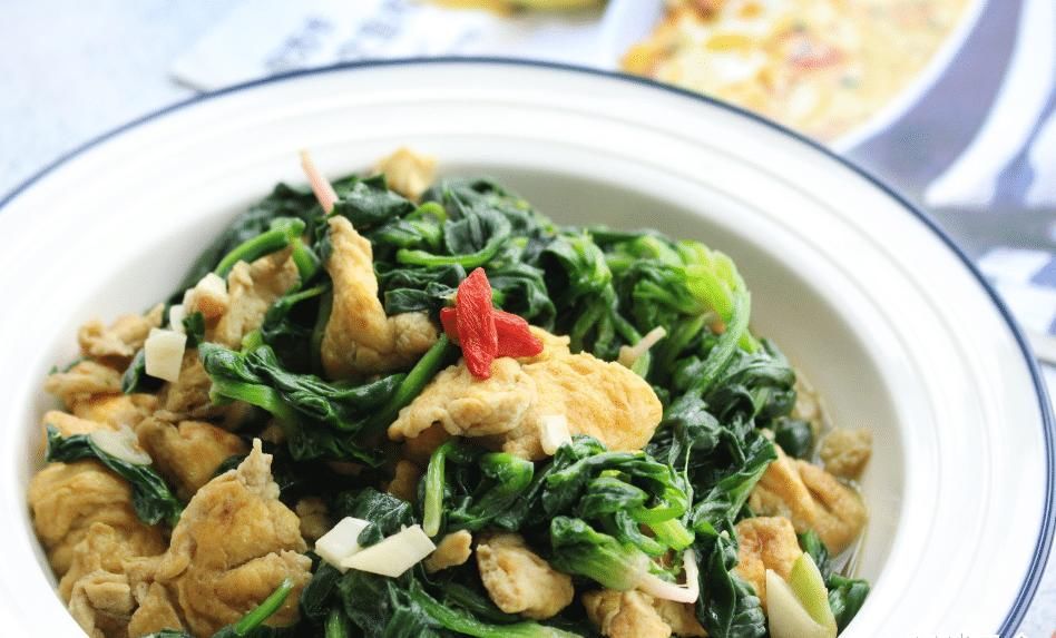 菠菜|秋季,鸡蛋和菠菜是绝配,每天炒一盘,简单易学,补钙又补脑