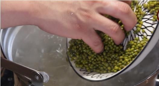  夏日|夏日甜点大满足「甜点两吃」Q弹绵密自由配，不用剉冰机也能搞定