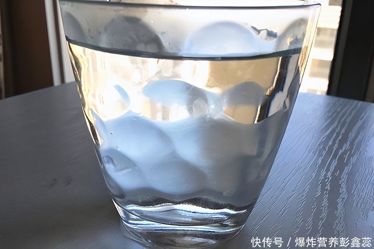 白开水选择这5个时间段喝(白开水为生命之源，但提醒大家：2个时间段要注意，别犯错)