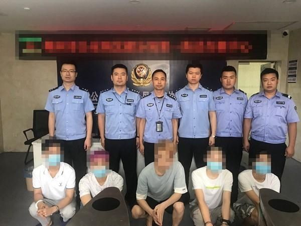 男子|懵了!女网友变“小青年” 10余名男子共被骗7万元