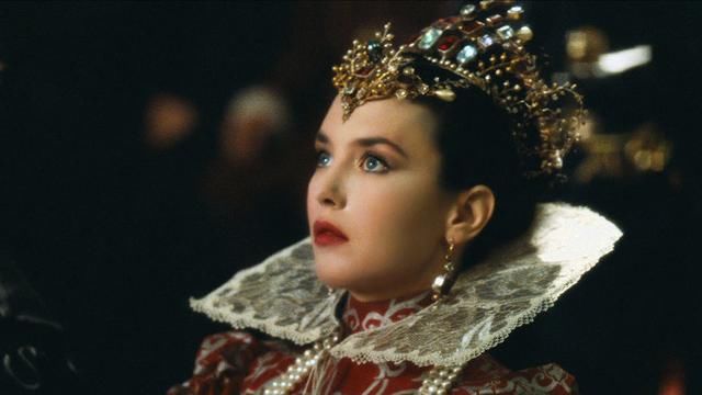 阿佳妮|她是世界最美女星，却沉迷玻尿酸搞僵脸，今65岁瘦身成功颜值回春