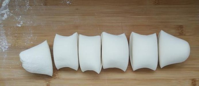 搞定|手把手教你在家蒸花卷,一根筷子就搞定,花卷蓬松柔软,比包子馒头还好吃