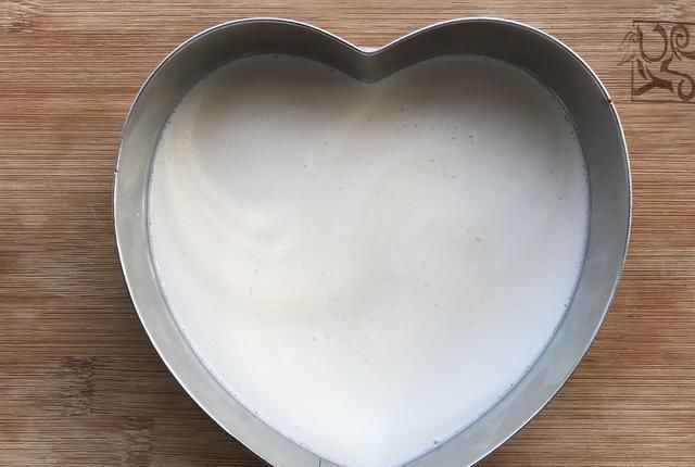 操作|法式甜点草莓慕斯,颜值高口味赞,操作非常简单,跟我一起做起来