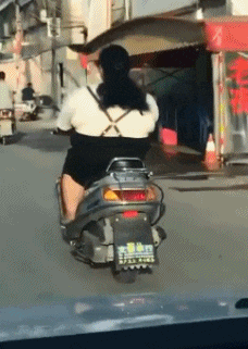 生活|搞笑GIF动图:妹子们也是拼啦!这给力的生活