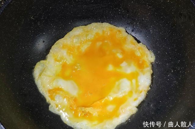 无聊|在家宅着无聊,炒个方便面解决一日三餐,美味营养,比做凉皮省事