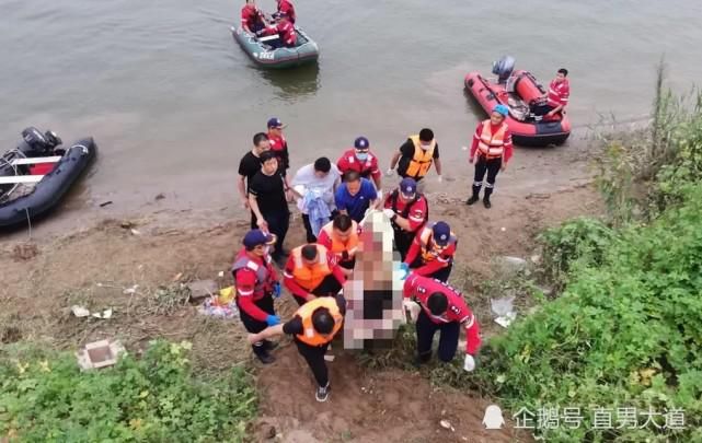  冲走|4人河面游泳，3人被冲走