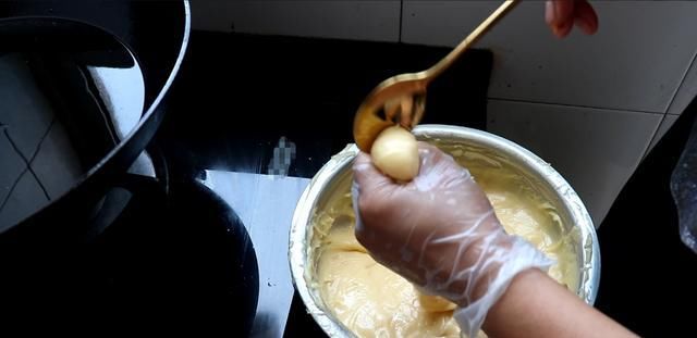 山西|山西特色小吃“蜜汁风葫芦”做法,口感香甜酥脆,大人小孩都爱吃