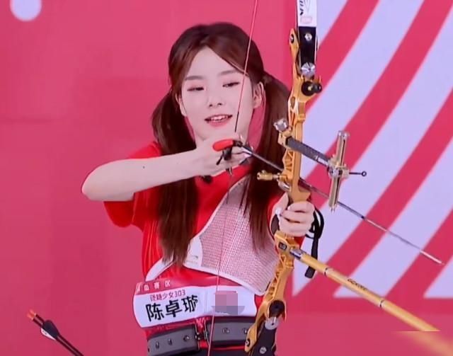  合体参加|硬糖少女学射箭，张艺凡给陈卓璇乱支招，挑王艺瑾毛病全员爆笑