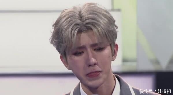 偶像|《偶像练习生》蔡徐坤和陈立农的颁奖对比, 你发现了吗