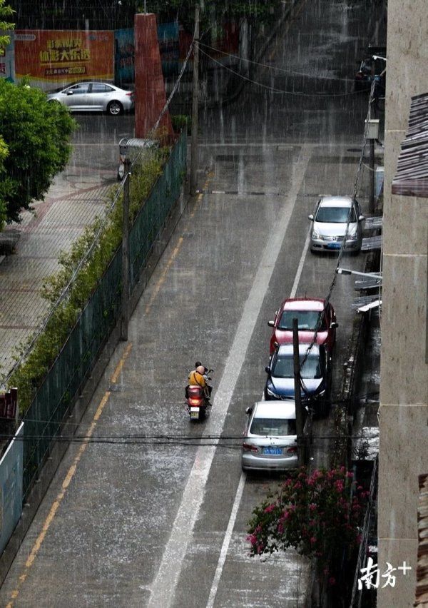 预警|雨来降温！刚刚，梅州兴宁发布暴雨红色预警