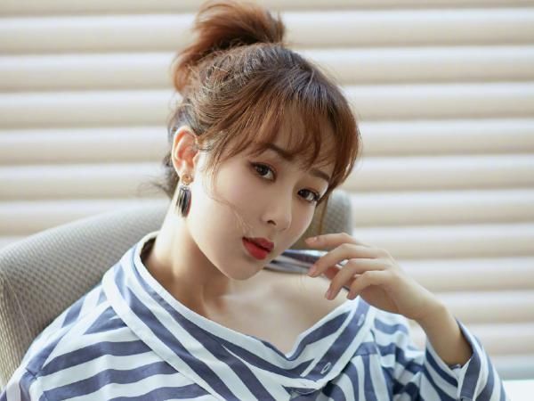 杨紫|难怪杨紫总是留着刘海,当她没有刘海后,效果让人沉默