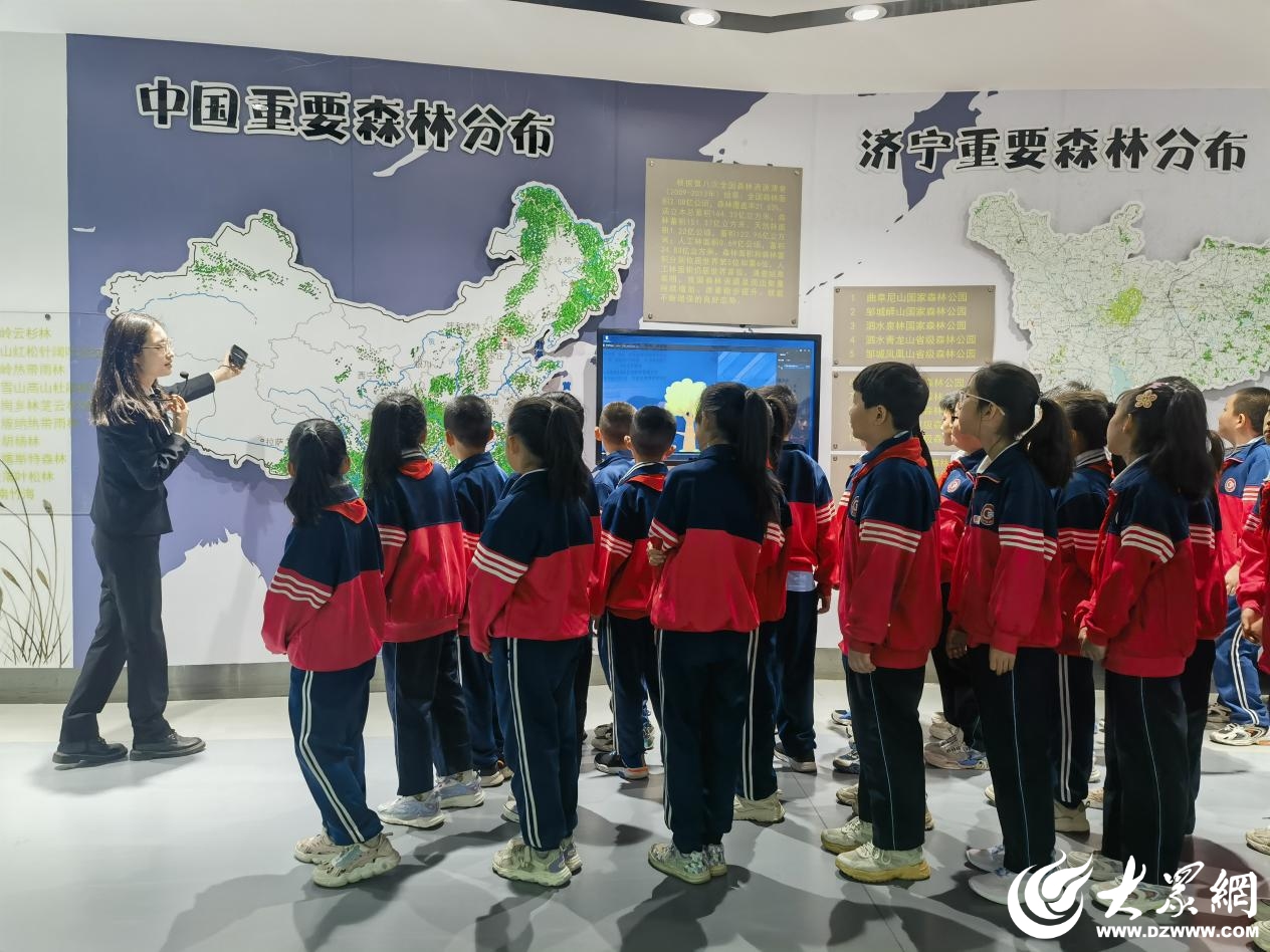 济宁高新区黄屯中心小学开展“世界地球日”主题文明实践活动