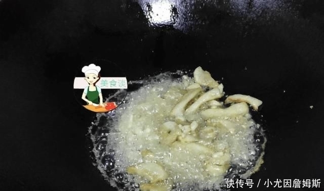  发黑|炒空心菜时发黑？焯水加醋都不对，大厨教您1招，空心菜又脆又绿