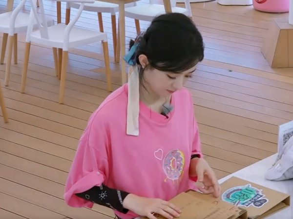  期节目中|三个细节证明：赵丽颖粉丝给《中餐厅》的施压奏效了！