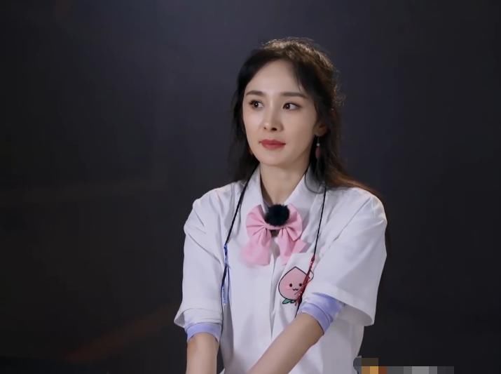  杨幂的腿|《密逃》嘉宾挑战高空滑索，看到特写中的杨幂，这腿是认真的吗？