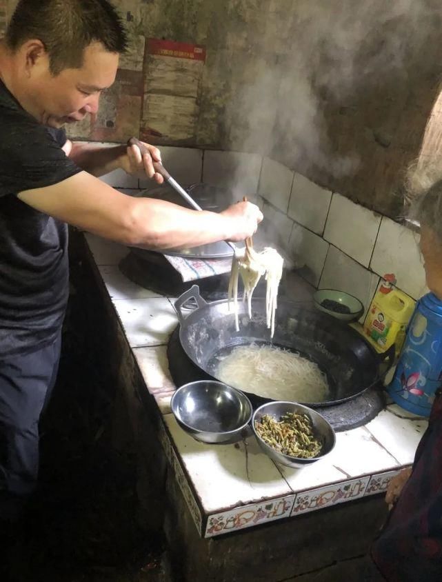 周至|周至籍董事长赵银良回乡送爱心