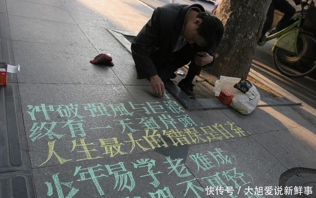  儿子|景区回应老人乞讨 儿子开车接送无权驱赶