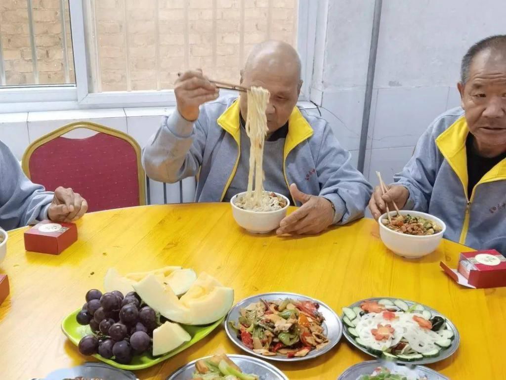 浓浓|一碗国庆面 浓浓敬老情