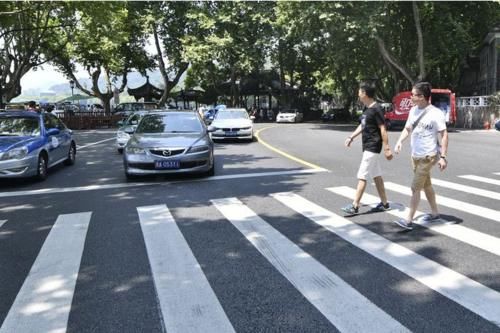 支持|车主建议取消“礼让行人”,专家提出整改建议,车主纷纷举手支持