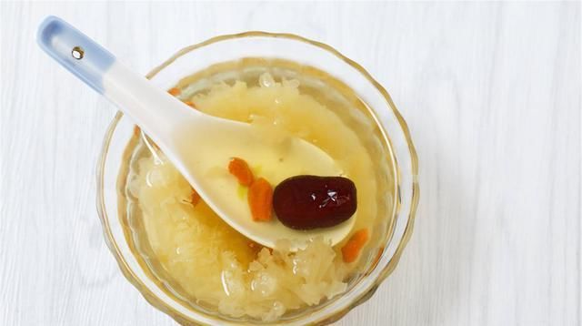  营养|教你做玉米枸杞排骨汤，汤汁香甜营养丰富，做给家人一起喝！