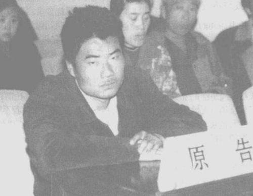  全家|他勇救落水少女后默默离去，女孩母亲登门道谢，他却将女孩全家告上法庭