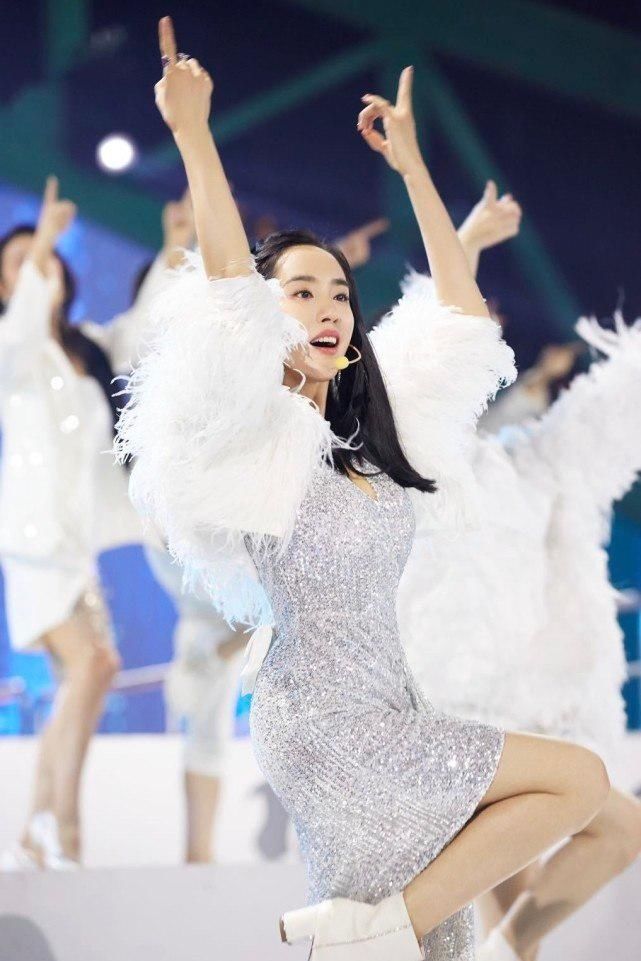  不至于|都说她人挺好，如果不是人气差了点，她不至于这么早被淘汰