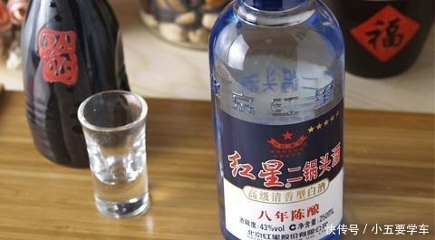 香气|将酒瓶子倒过来,白酒好坏一目了然,行家就用这招