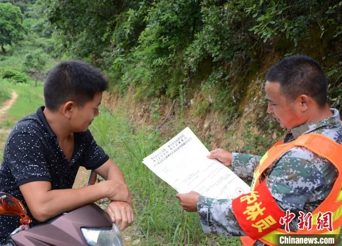  册亨|贵州册亨护林员韦正贵：守好青山绿水就守好脱贫致富的“聚宝盆”