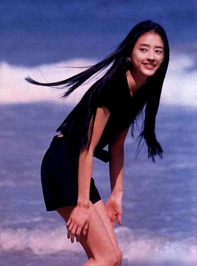  红极一时|小泽真珠：日本红极一时的玉女掌门人，逆天美貌只是她的一部分