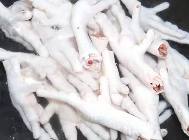  入适量|“虎皮鸡爪”这样做，软烂入味，好吃不腻，并伴有淡淡的清香味