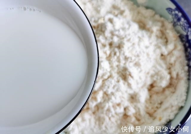 不用|只需面粉和鸡蛋,在家也能做面包,不用蒸不用烤,比蛋糕还好吃