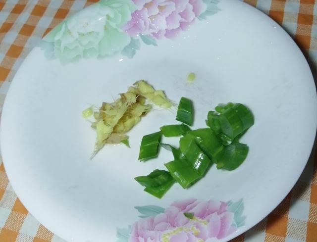  早餐|三伏天的早餐，就馋这碗香菇面，鲜美营养，好吃开胃，几分钟搞定