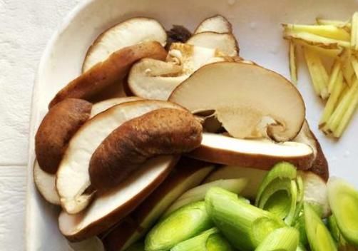  我家|简单易做，味道鲜美，好吃到停不下来，我家隔三差五的就做