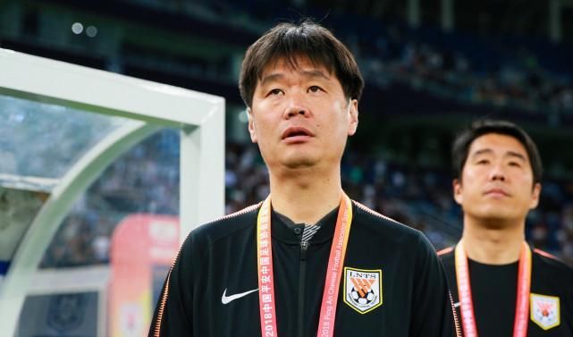 风口浪尖|李霄鹏遭球迷举报+鲁能爆出人心不和?网友:恒大笑了、大鱼的错