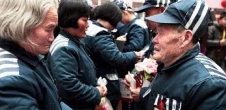 犯人|被判无期的犯人，在监狱中老了不能动了怎么处理？国家安排很贴心