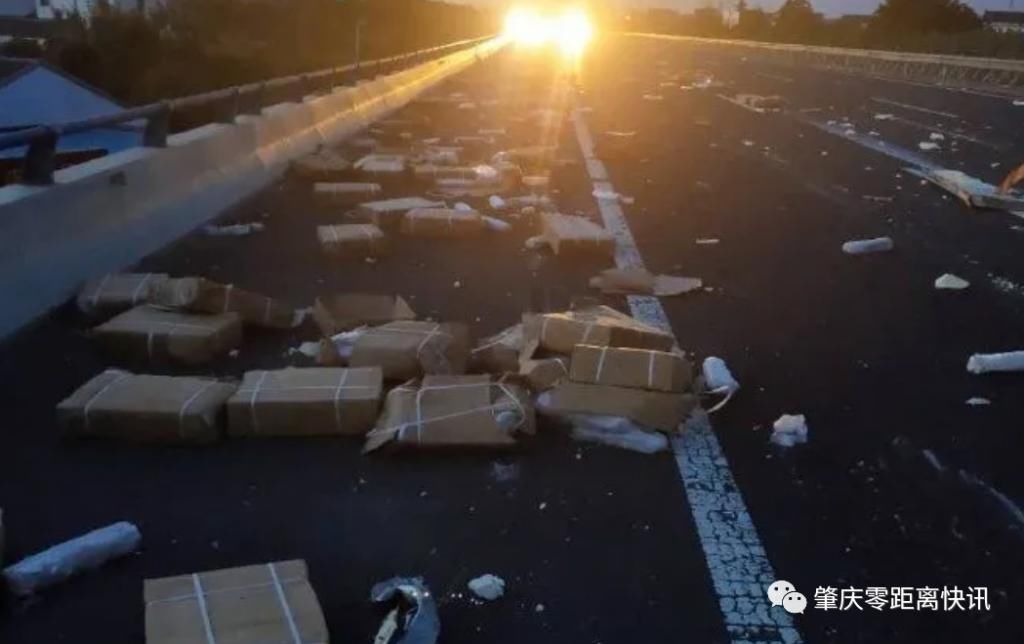  拉走|货车高速公路遇车祸，7吨猪肉遭哄抢！连车门也被拉走了…